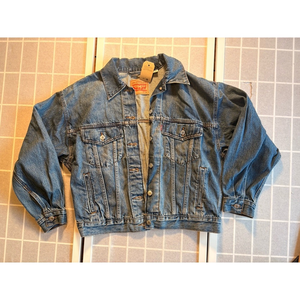 NWT Levi's Mens Medium Denim Trucker Jacket Medium Wash Red Tab A1743-0046